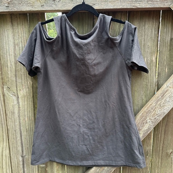 Torrid Solid Dark Charcoal Grey Cold Shoulder Simple Basics Tee NWT Size 1X - Picture 7 of 7